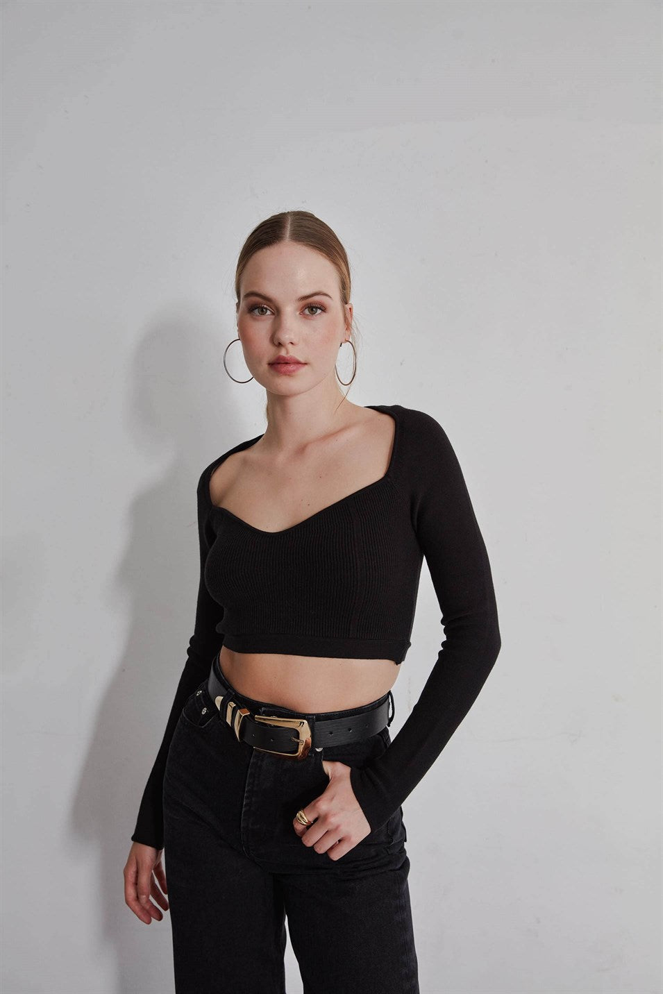 Strickpullover mit herzförmigem Ausschnitt - schwarz