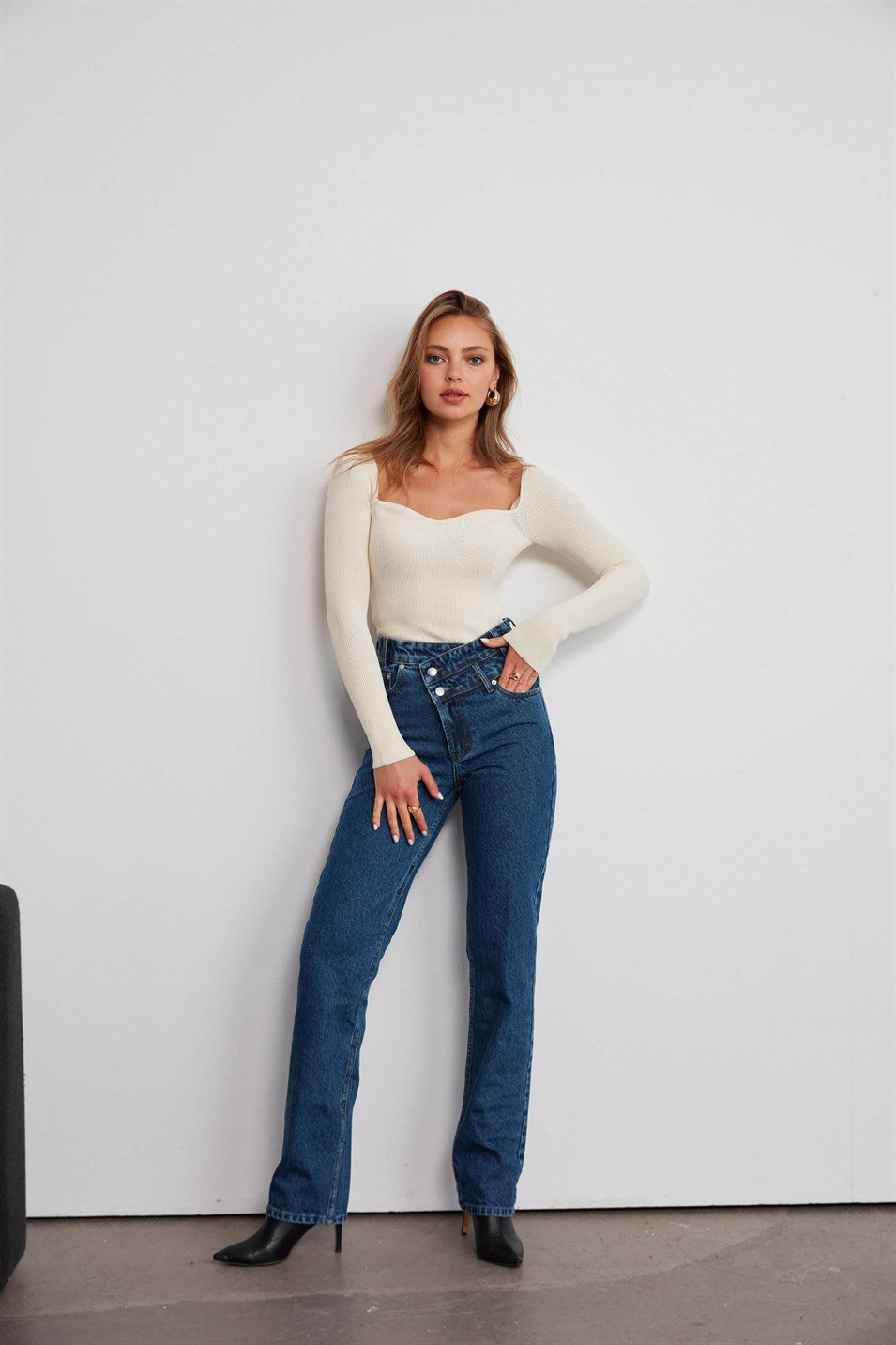 Pullover mit herzförmigem Ausschnitt - creme