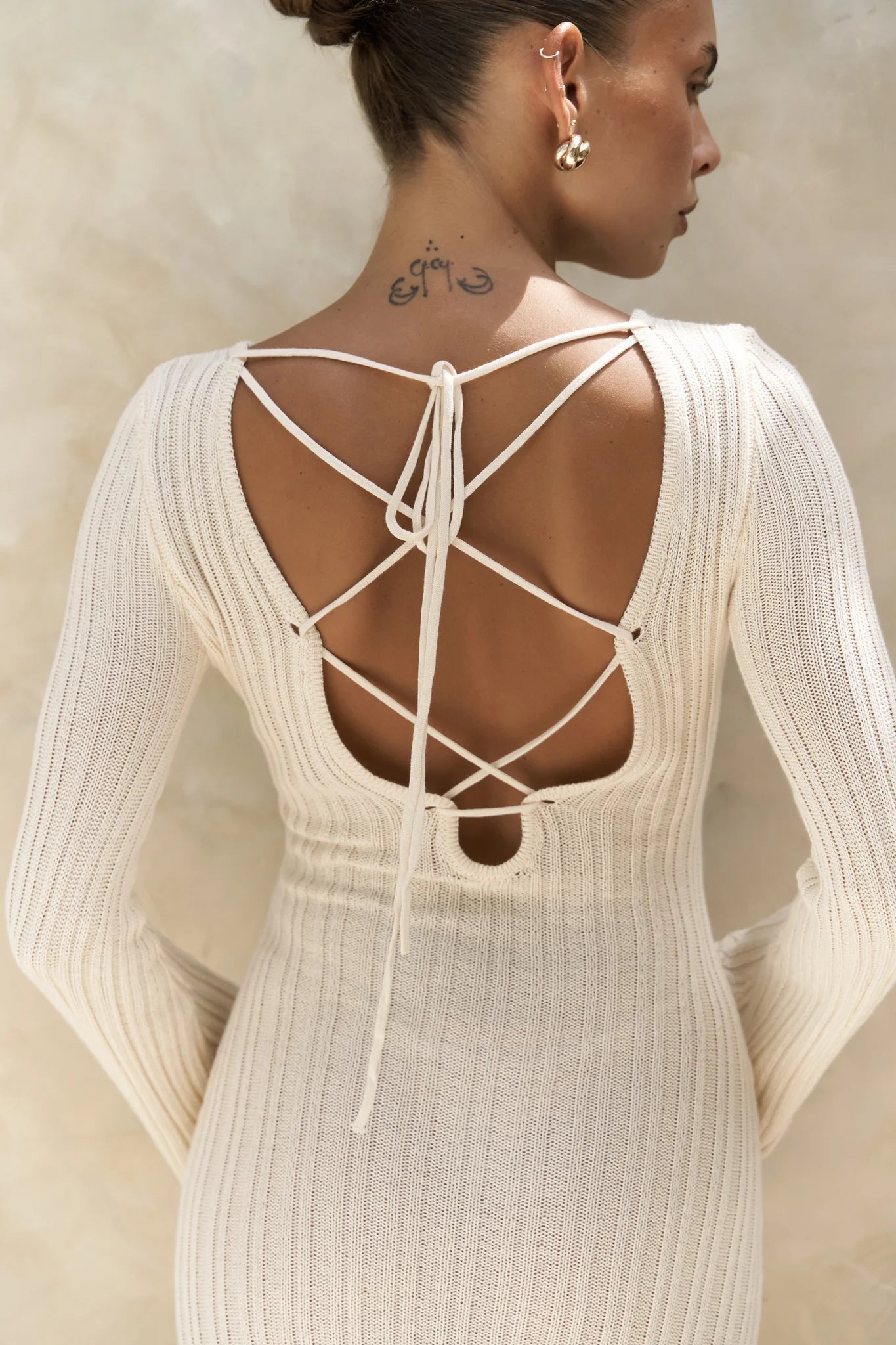Strickkleid mit Neckholder-Detail | ecru