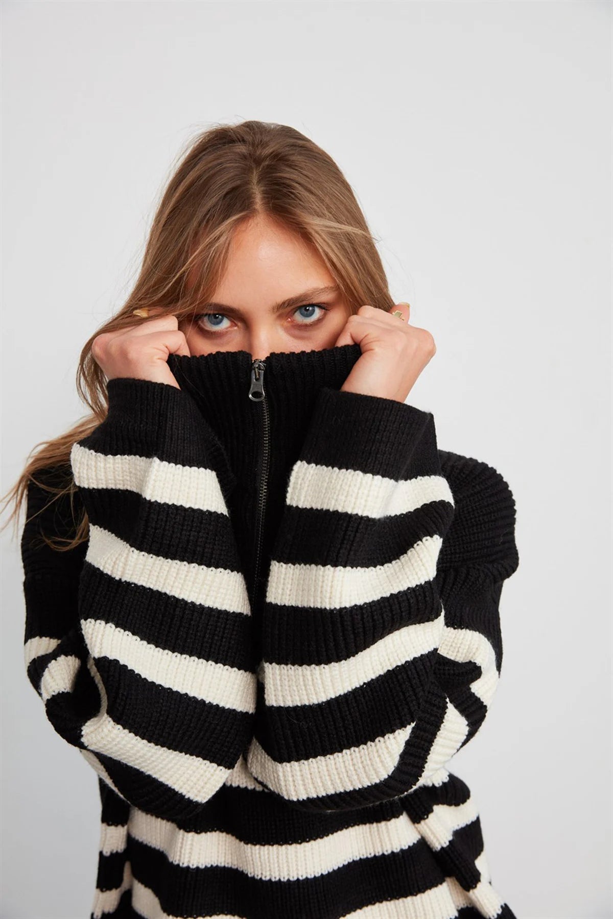 gestreifter Pullover mit Reissverschluss