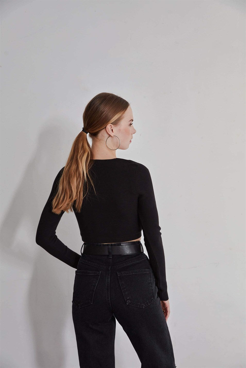 Strickpullover mit herzförmigem Ausschnitt - schwarz